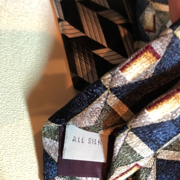 Bundle of 6 PIERRE CARDIN silk neck ties - Picture 5 of 5